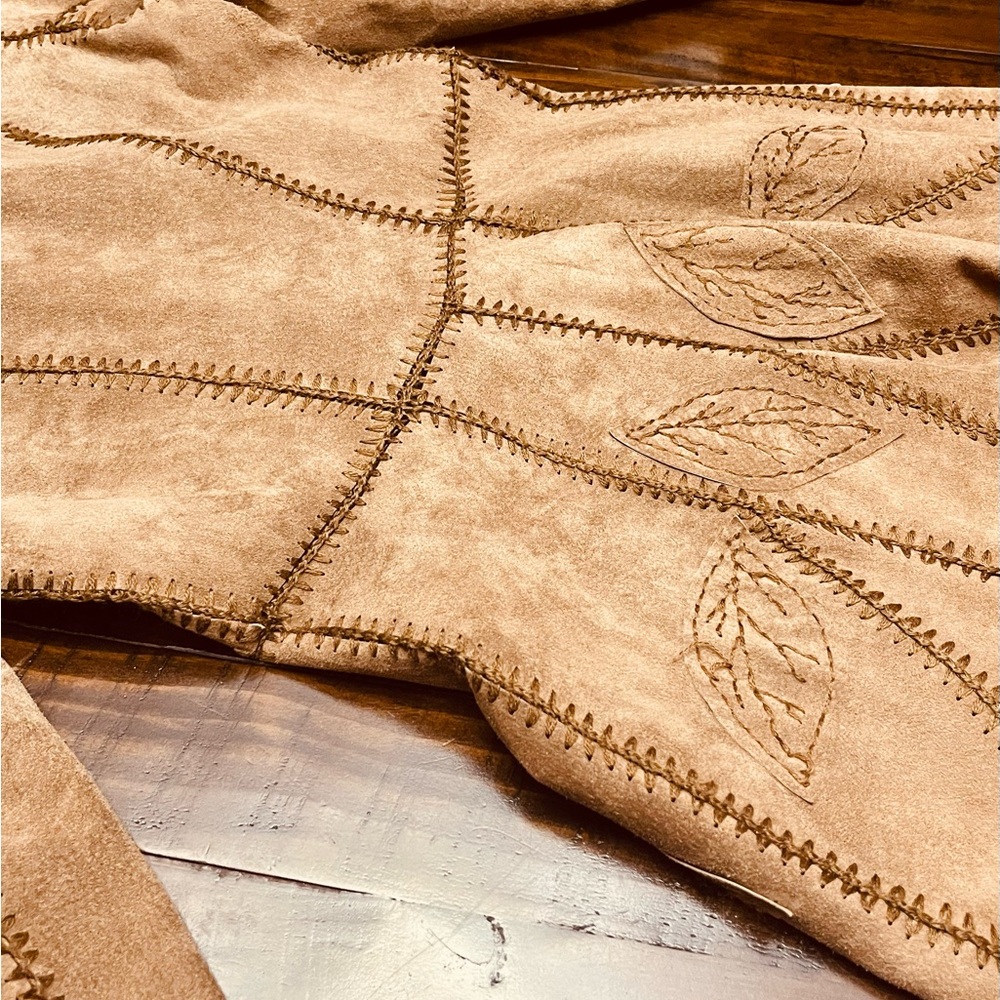 Women's Beige Suede Leather Jacket with Embroidered Detailing - Picture 7 of 15